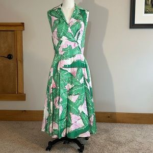 Palm leaf print shirt dress 
Comes with belt.